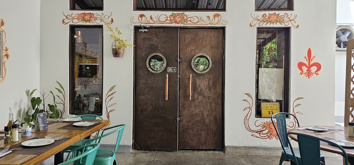 Alfredo's Bistro Menga-Cali